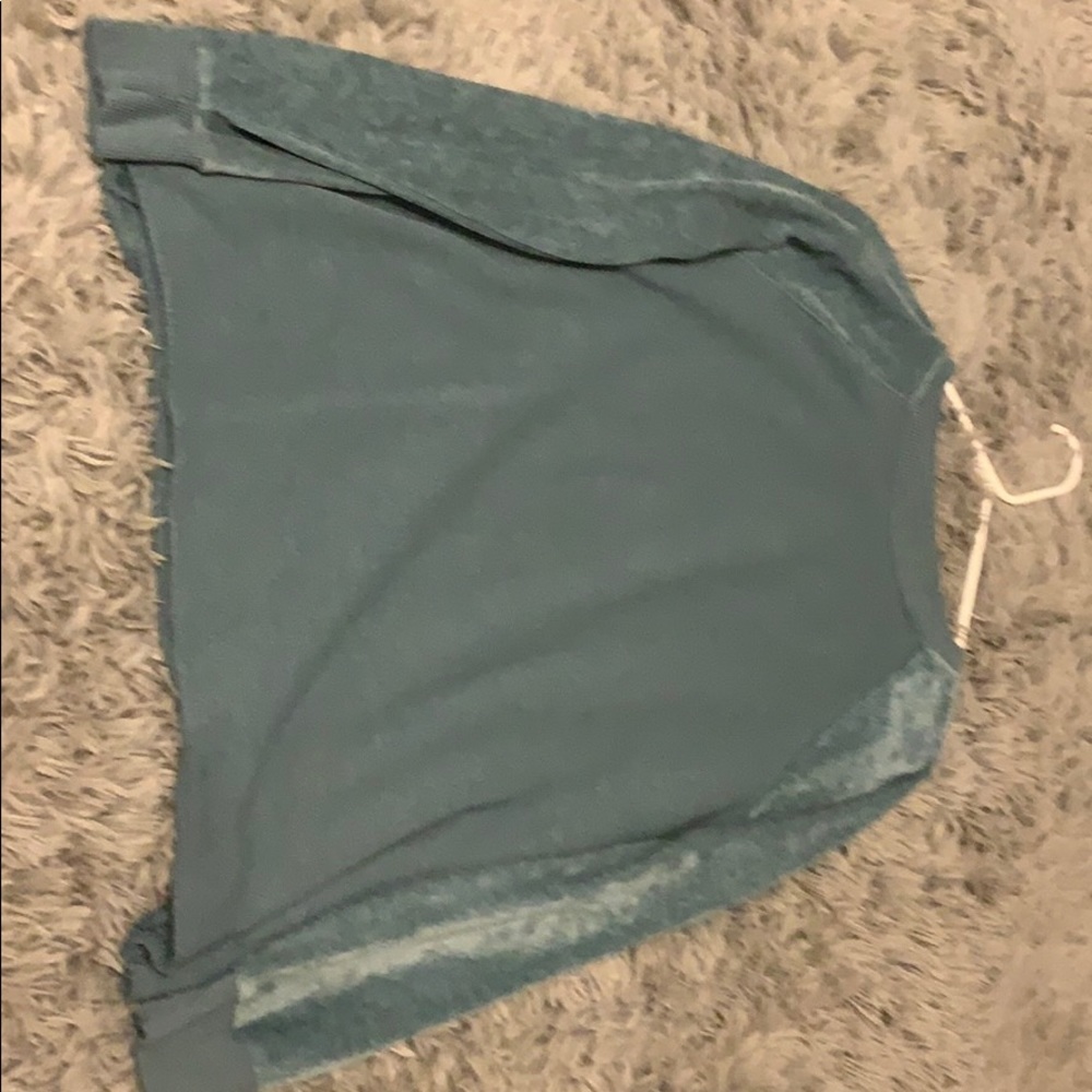 Long sleeve blue velvet top